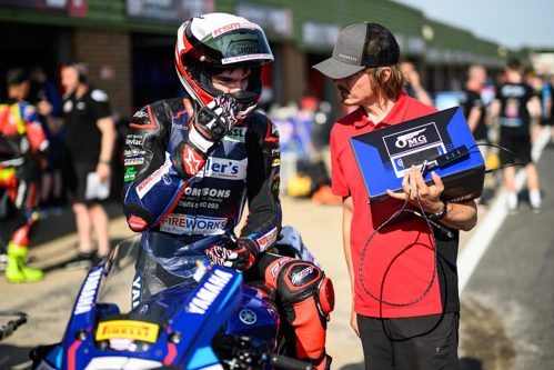 Kam in discussion with OMG Yamaha
