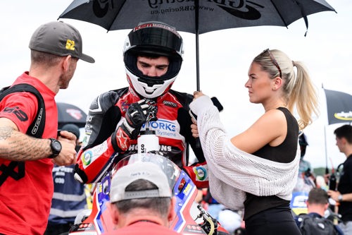 Kam Dixon on the grid at Snetterton with his team.