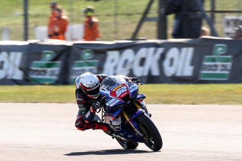 Kam attacks at Thruxton.