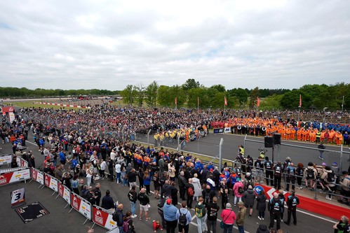 The BSB Paddock pay tribute to OJ86 and SR28.